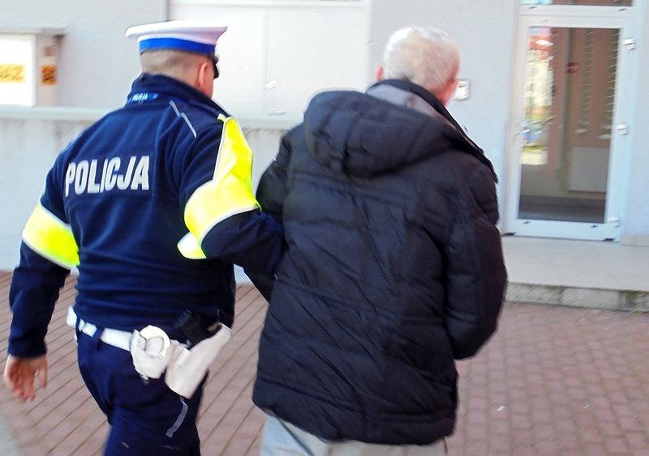 Senior chciał załatwić sprawę "jak mężczyźni". 79-latkowi grozi 10 lat