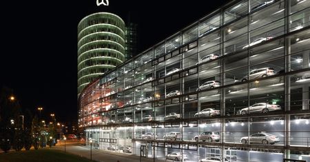 Mercedes sprzedaje swoje salony. Pod młotek trafi 25 placówek