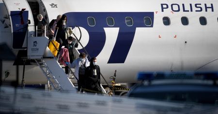 Koronawirus. Te kraje europejskie łagodzą ograniczenia dotyczące podróży zagranicznych