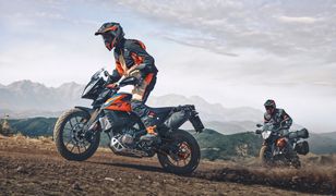 Mały podróżnik z nową elektroniką. KTM 390 Adventure ze zmianami na 2022 r.