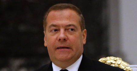Miedwiediew "upokorzony" przez Kreml. Mocne słowa