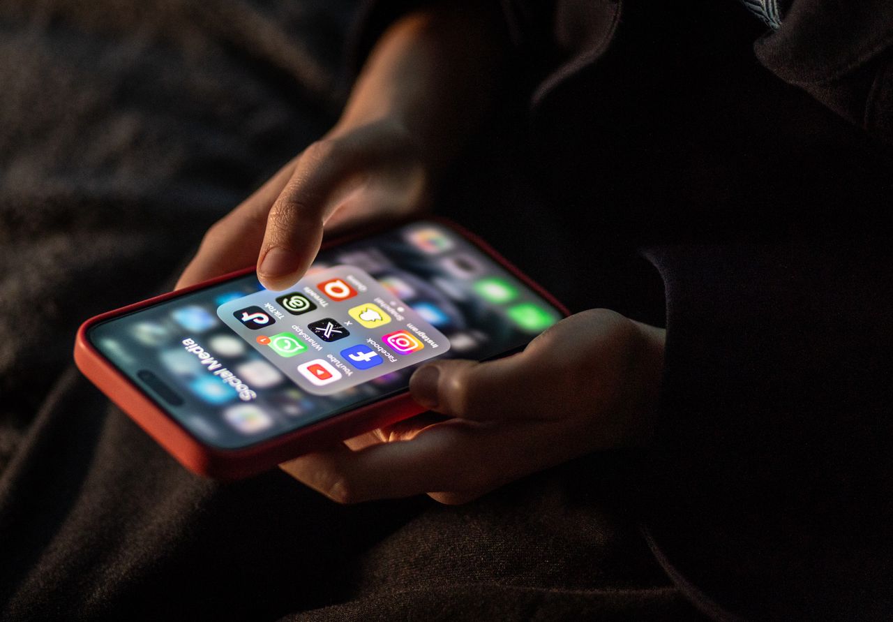 The physical keyboard for iPhone makes the smartphone resemble phone models from 2010.