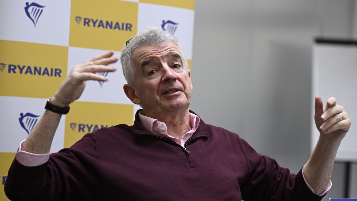 LISBON, PORTUGAL - JANUARY 28: Ryanair Group CEO Michael O'Leary gestures while delivering remarks during a press conference to talk about the future of the company's operation in the Portuguese market on January 28, 2026 in Lisbon, Portugal. Ryanair announced a record schedule for summer of 2026 in Portugal, with 160 routes including 4 new ones to Warsaw, Gothenburg and Rabat. (Photo by Horacio Villalobos#Corbis/Getty Images)