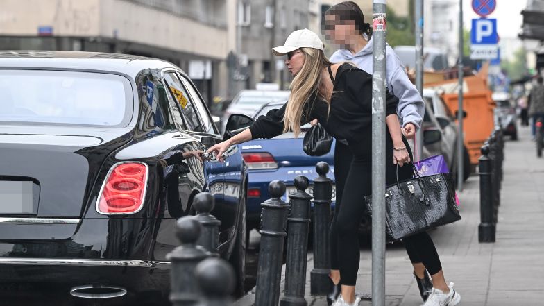 Przetakiewicz przemierza warszawskie ulice z torebką za 400 tys.