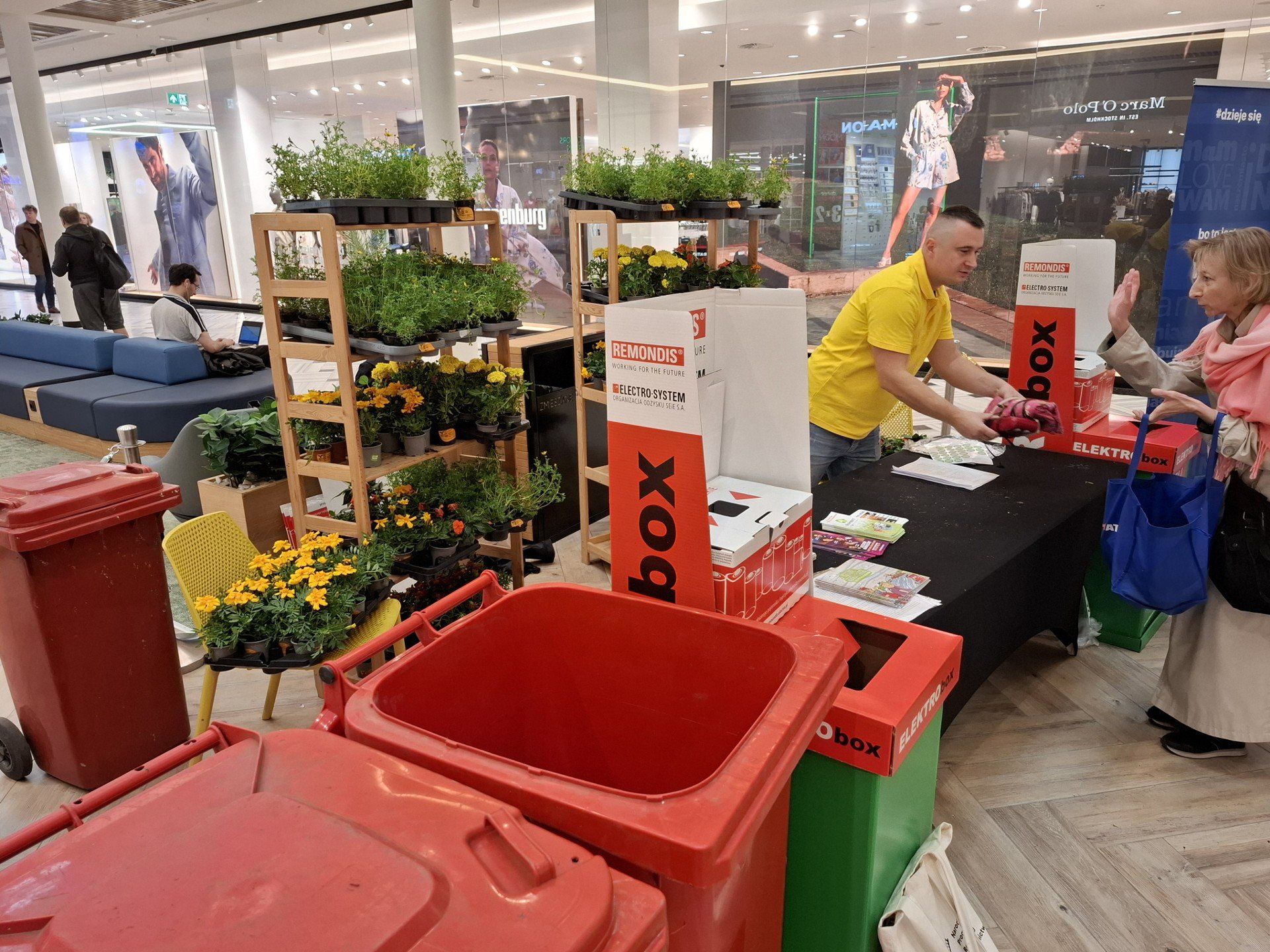 Ekologiczna akcja w warszawskim centrum handlowym 