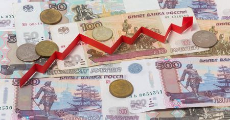 Bank of America: rubel rosyjski najlepiej radzącą sobie walutą w tym roku