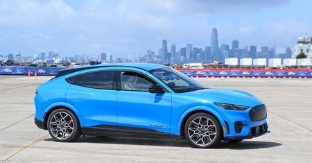 Ford reaguje na cła Trumpa. Podniesie ceny trzech modeli z fabryk w Meksyku