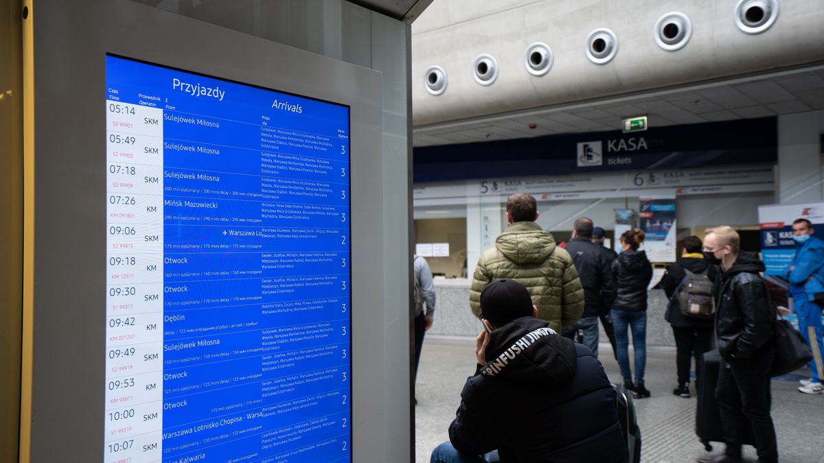 poczekalnia bilety dworzec pociąg pkp kolejka transport kolej rozkład jazdy