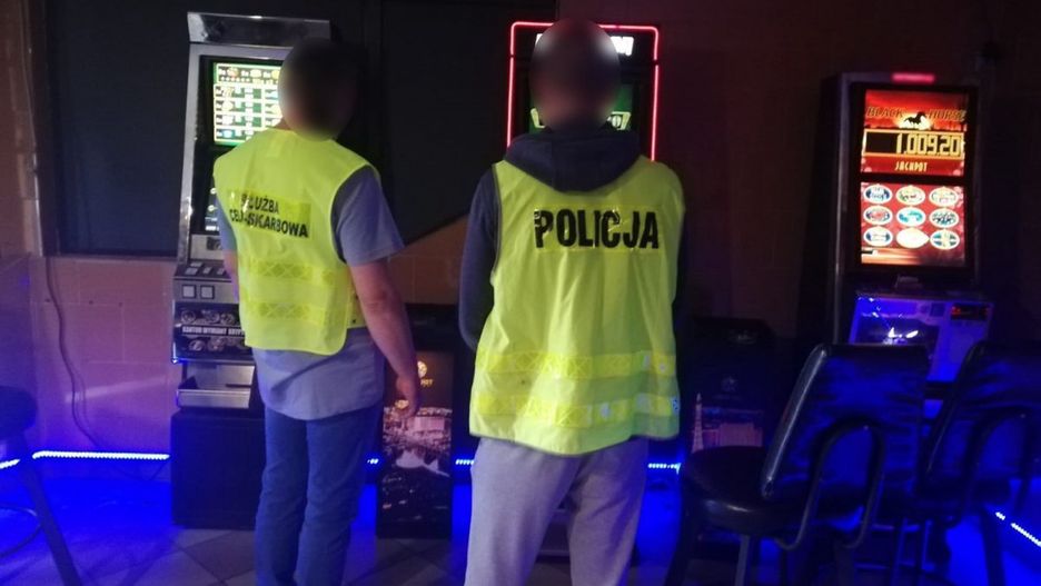 Świętochłowice. W salonie gier policja znalazła trzy automaty do nielegalnych gier hazardowych.