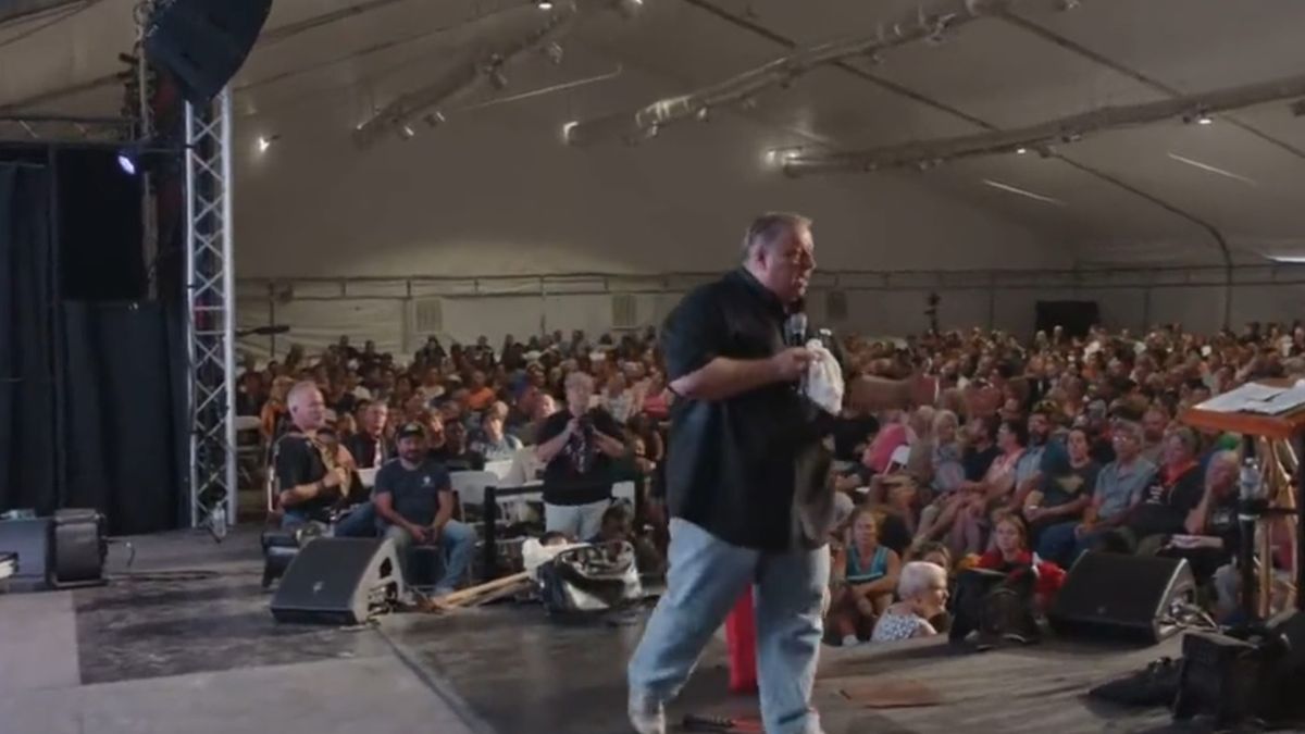 Henry Shaffer jest kontrowersyjnym amerykańskim pastorem.