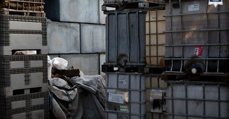 Wielka akcja policji przeciwko mafii śmieciowej. Zatrzymano pięć osób, zabezpieczono majątek wart miliony