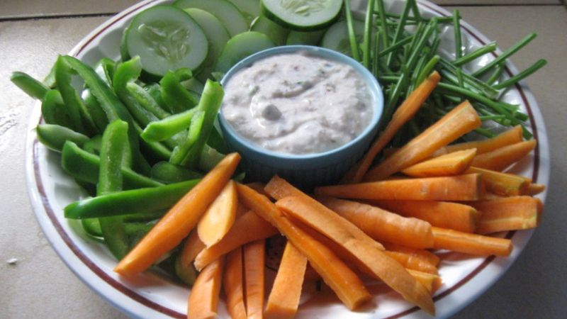 Dip jogurtowo-czosnkowy