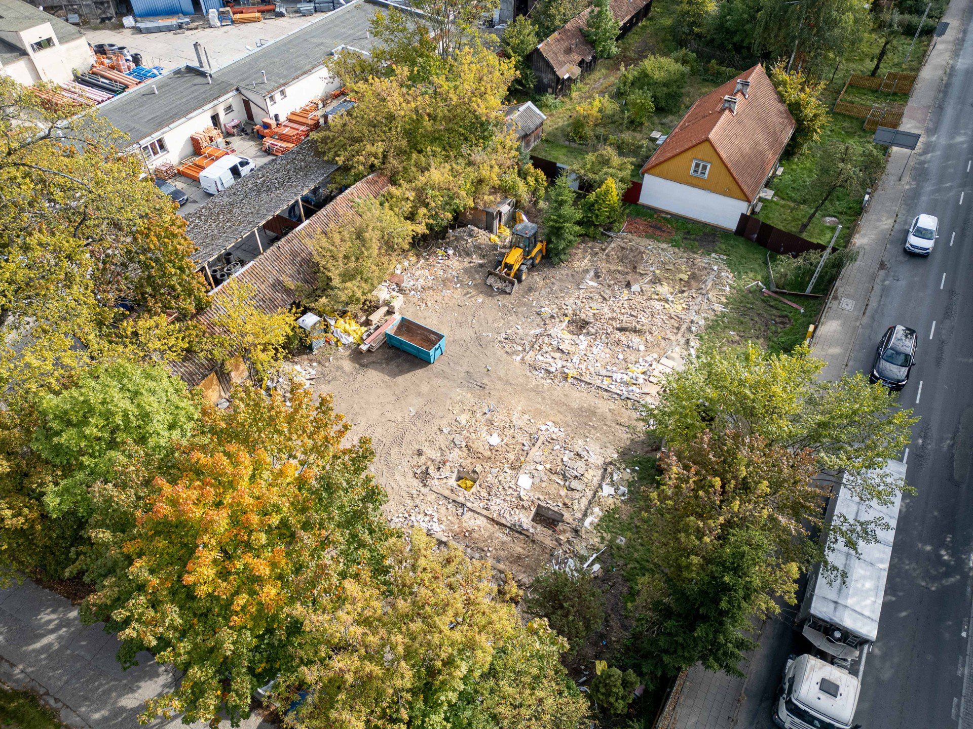 Miejsce po dwóch zburzonych, zabytkowych domach przy ulicy Suchowolca