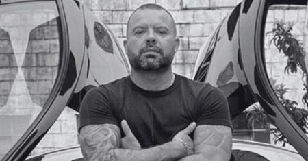 Chciał zrobić tatuaż. Popularny influencer nie żyje