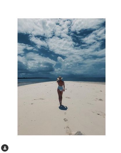 Anna Dereszowska poleciała do pracy na Zanzibar - pozuje w kostiumie kąpielowym