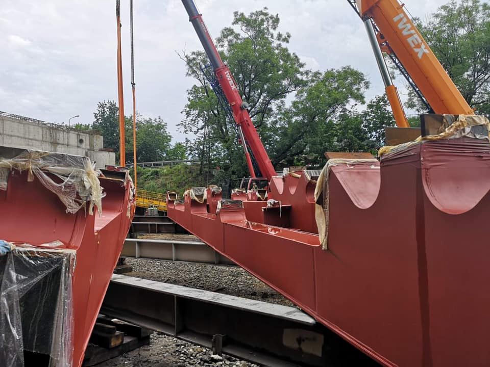 Wrocław. TAT. Miasto, masa, maszyna. Przyjechały dźwigary do wiaduktu