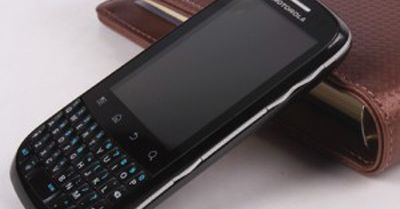 Motorola XT316 Fire - tani Android z QWERTY
