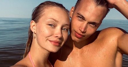 Gracja Kalibabka z "Top Model" plażuje z bratem, prężąc w piachu OBNAŻONE POŚLADKI (FOTO)