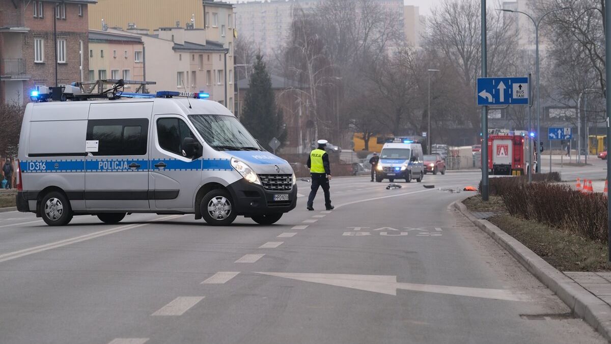 Policjanci pracujący na ul. Poniatowskiego w Lublinie