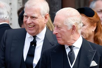 Królewskie finanse pod lupą. Karol III na szczycie, Andrzej traci po skandalu