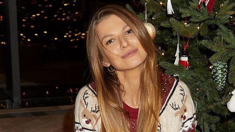 Anna Lewandowska już zadbała o świąteczny klimat w HISZPAŃSKIEJ WILLI i pochwaliła się udekorowaną choinką. Światowo? (FOTO)