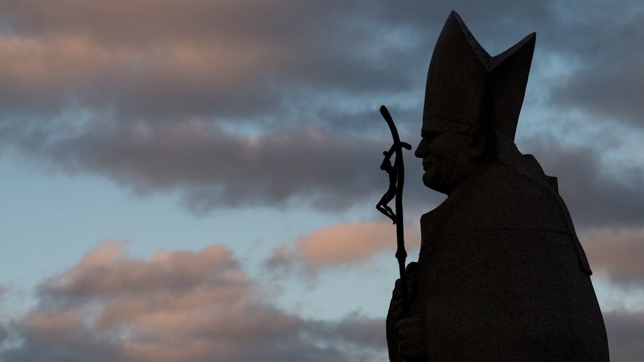 Uchwały w obronie Jana Pawła II nie będzie. Porażka PiS w sejmiku