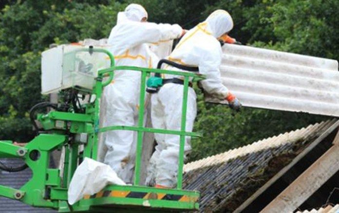 60 mln zł na walkę z azbestem. Rolnicy na pierwszej linii frontu