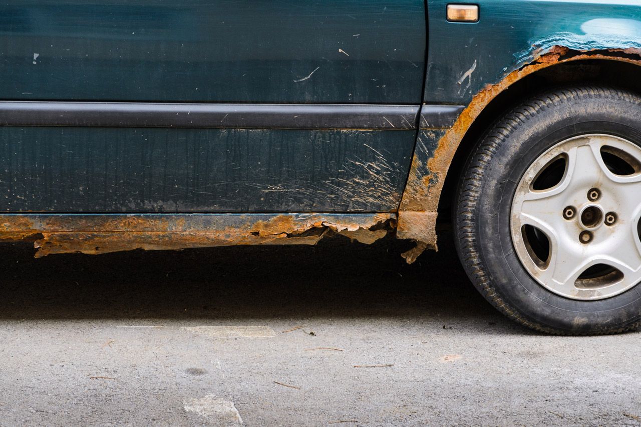 Zabezpieczenia fabryczne nie wystarczą. Pokazujemy sposób, jak ochronić auto przed korozją