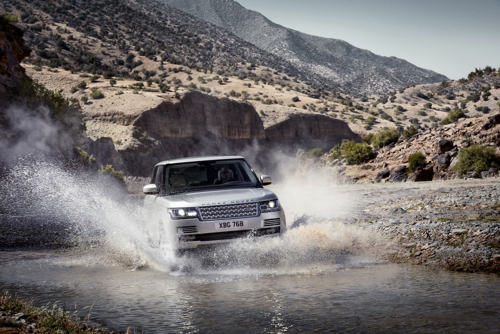 Nowy Ranger Rover (2013) w obszernej galerii 38