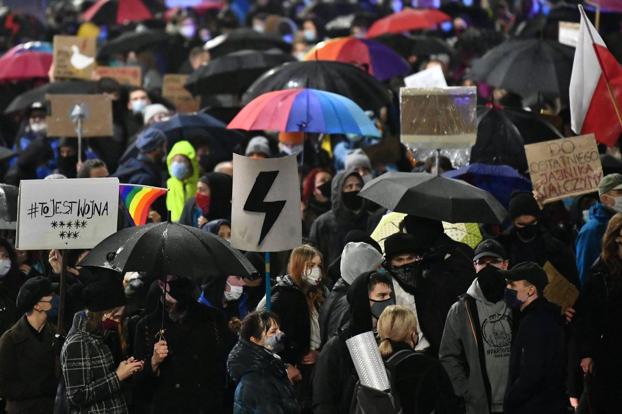 Po maturze pójdzie do sądu. Sprawa uczestniczki Strajku Kobiet