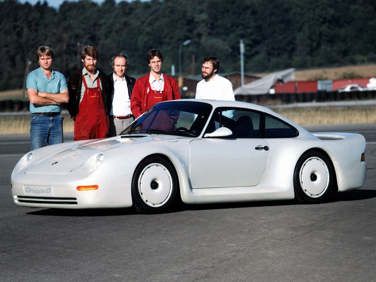 Prace nad Porsche 959 rozpoczęto w 1981 roku. Projekt wstępnie został nazwany Gruppe B.