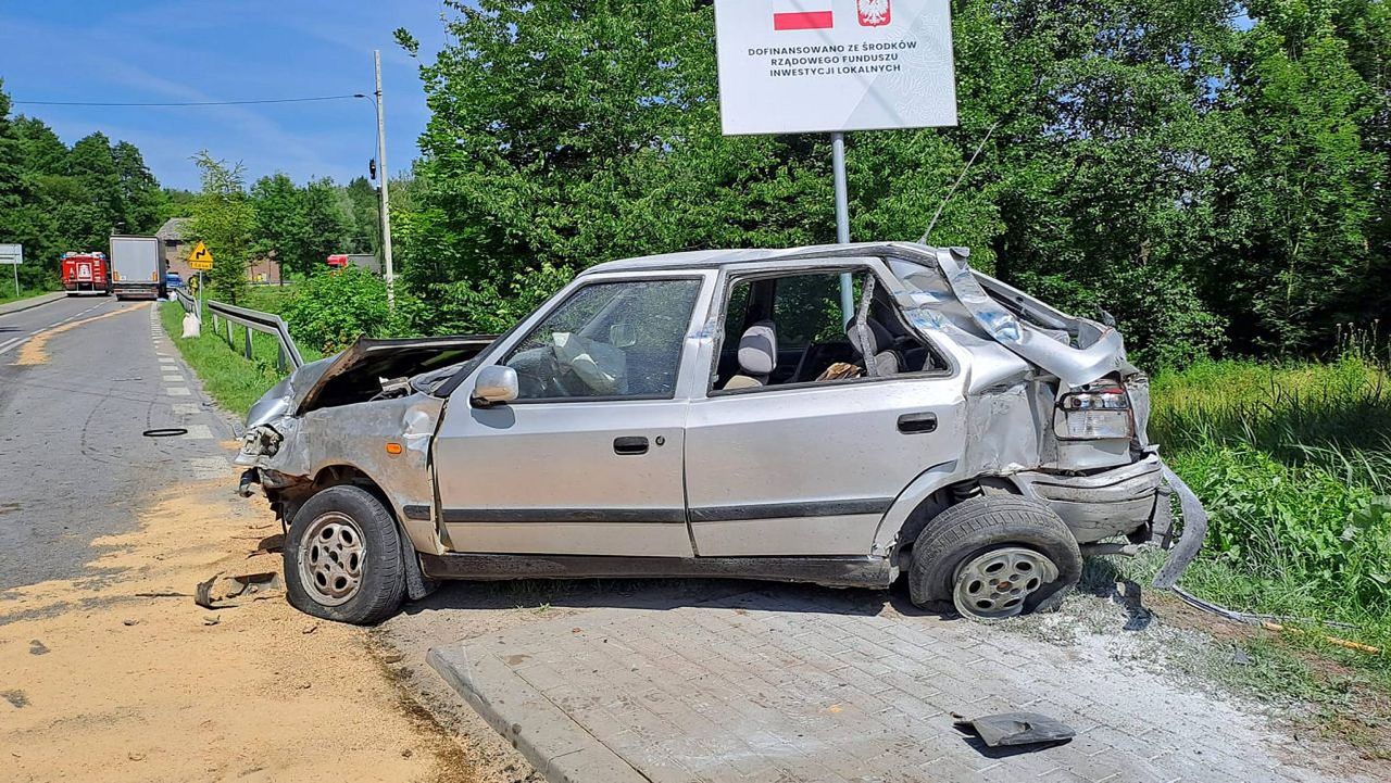 Wjechał w ciężarówkę. Interweniował śmigłowiec LPR