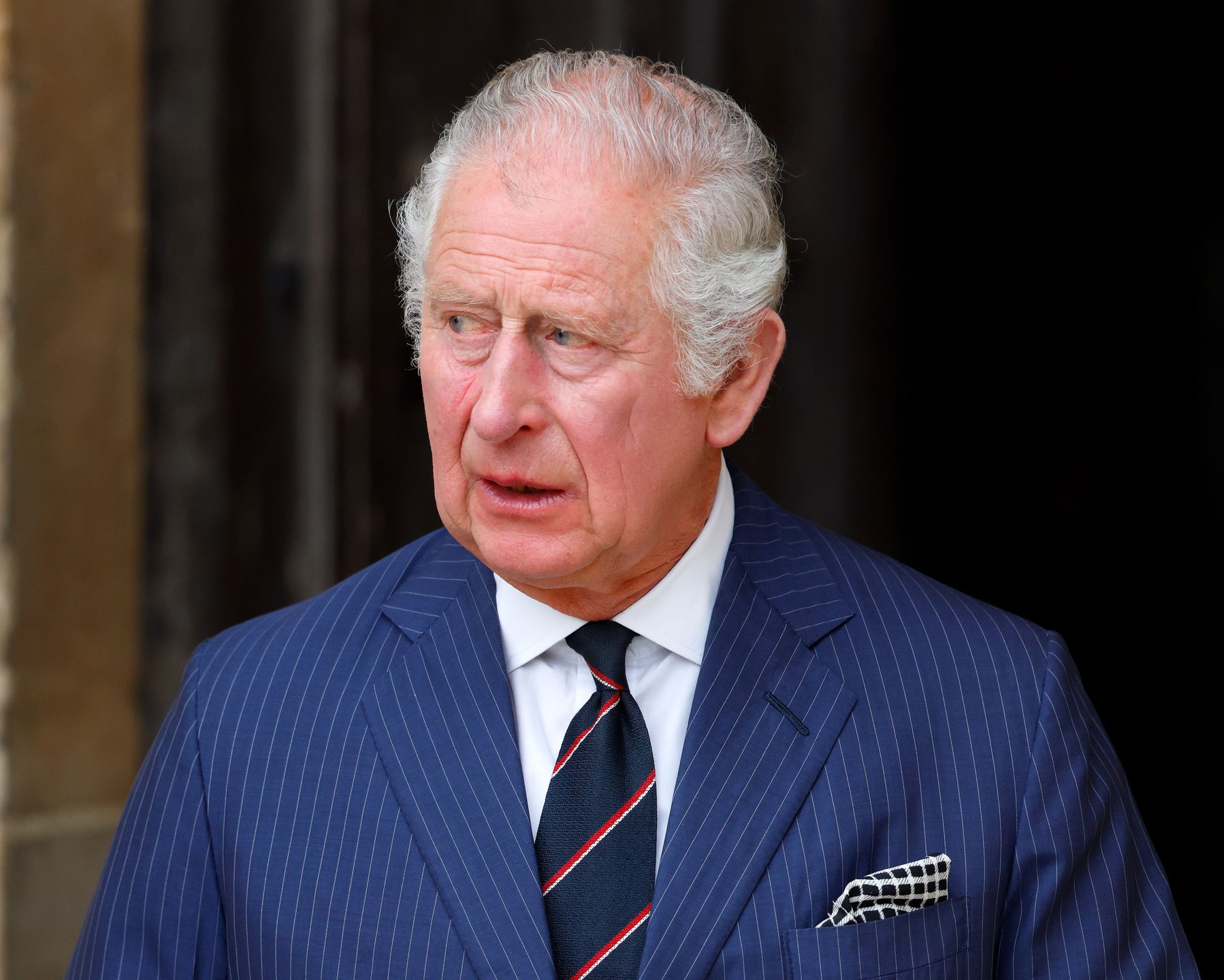 Król Karol chce spędzić wakacje Harrym i Meghan? 