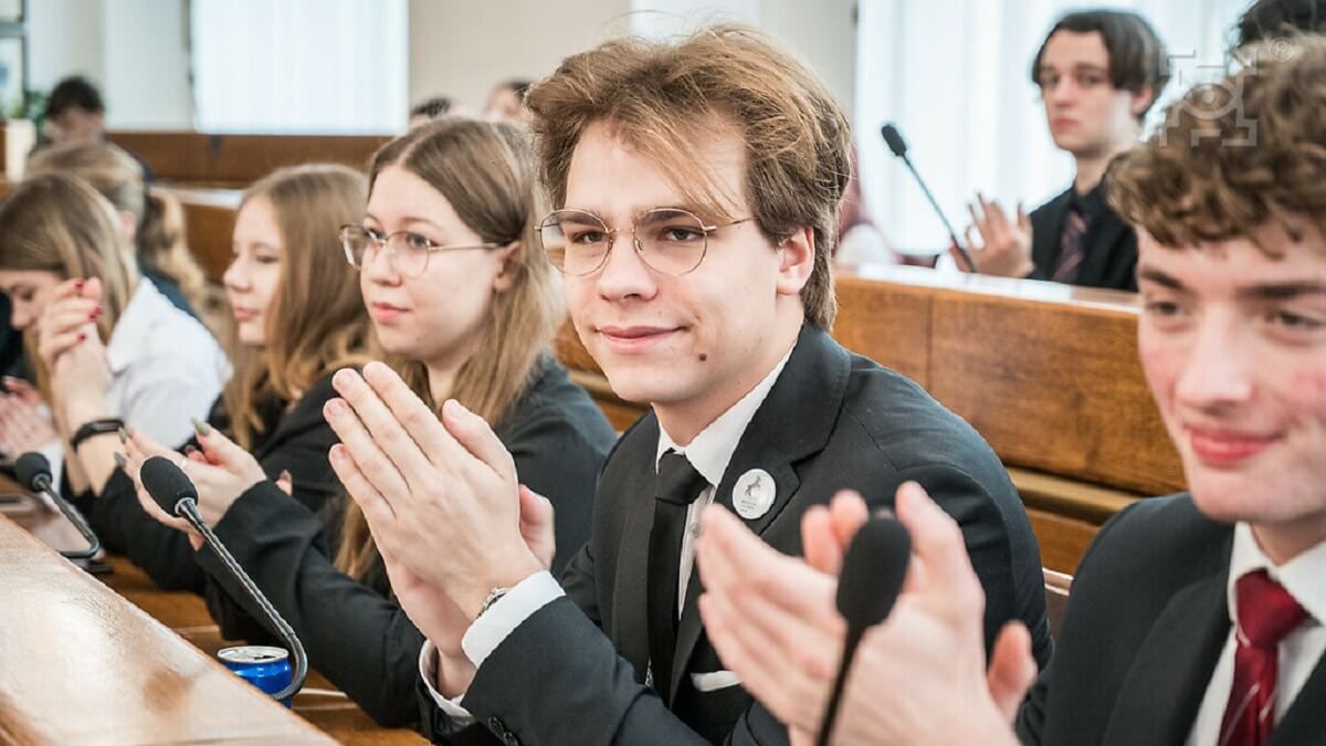 Młodzieżowi radni XVIII kadencji na sesji w Ratuszu