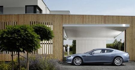 Aston Martin Rapide - niedługo początek bitwy.