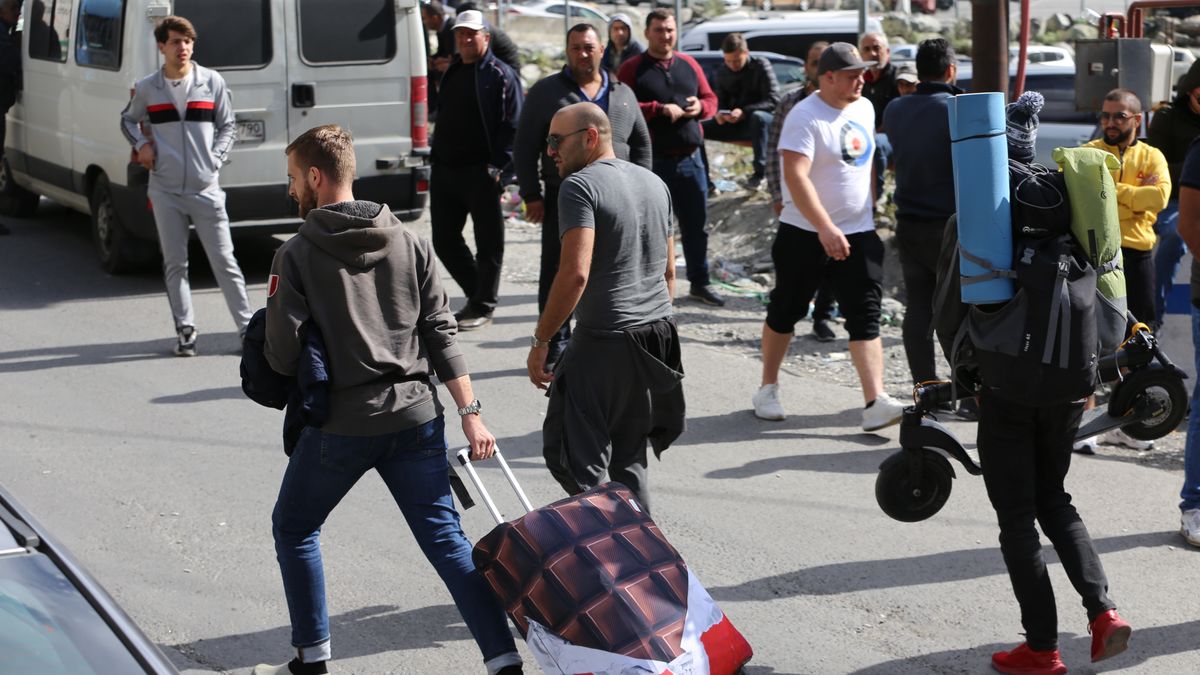 STEPANTSMINDA, GEORGIA - SEPTEMBER 30: Russians are seen attempting to leave their country to avoid a military call-up for the Russia-Ukraine war as queues have formed at the Kazbegi border crossing in the Kazbegi municipality of Stepantsminda, Georgia on September 30, 2022. The number of Russian citizens entering Georgia has increased after Russian President Vladimir Putin's partial mobilisation order. Russian citizens receive food from food stands that delivered by voluntaries. (Photo by Davit Kachkachishvili/Anadolu Agency via Getty Images)