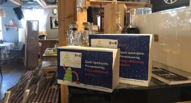 Gdyńska restauracja daje rabat klientom, którzy odłożą smartfona