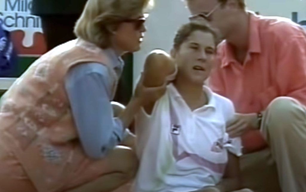 Monica Sales kilka sekund po ataku fot. kadr YouTube