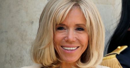 Brigitte Macron w stroju kąpielowym. Odpoczywa z mężem na jachcie