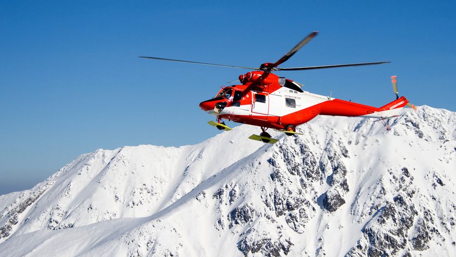Helikopter TOPR podczas akcji ratowniczej