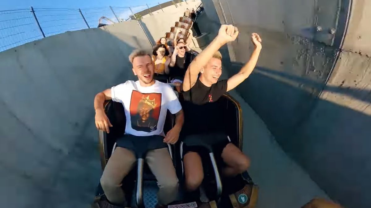 Ekipa Friza na swoim rollecoasterze