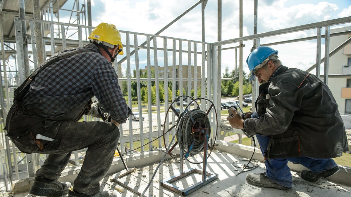 Mieszkanie Plus - budowa
Bia�a Podlaska, 24.08.2017. Budowa mieszka� w programie Mieszkanie Plus, 24 bm. w Bia�ej Podlaskiej. Planowane zako�czenie budowy osiedla to I kwarta� 2018. Pierwsi lokatorzy maja wprowadzi� si� w czerwcu 2018 roku. (wp/awol) PAP/Wojciech Pacewicz
Wojciech Pacewicz
budowa, budowlanka, budowla�cy, budownictwo, dekarskie, dekarz, firma budowlana, ilustracja, Mieszkanie Plus, mieszkaniowe, mieszkani�wka, plac budowy, praca, praca fizyczna, pracownicy, pracownik, robotnicy, robotnik, rynek, mieszkania, osiedle, blok, bloki