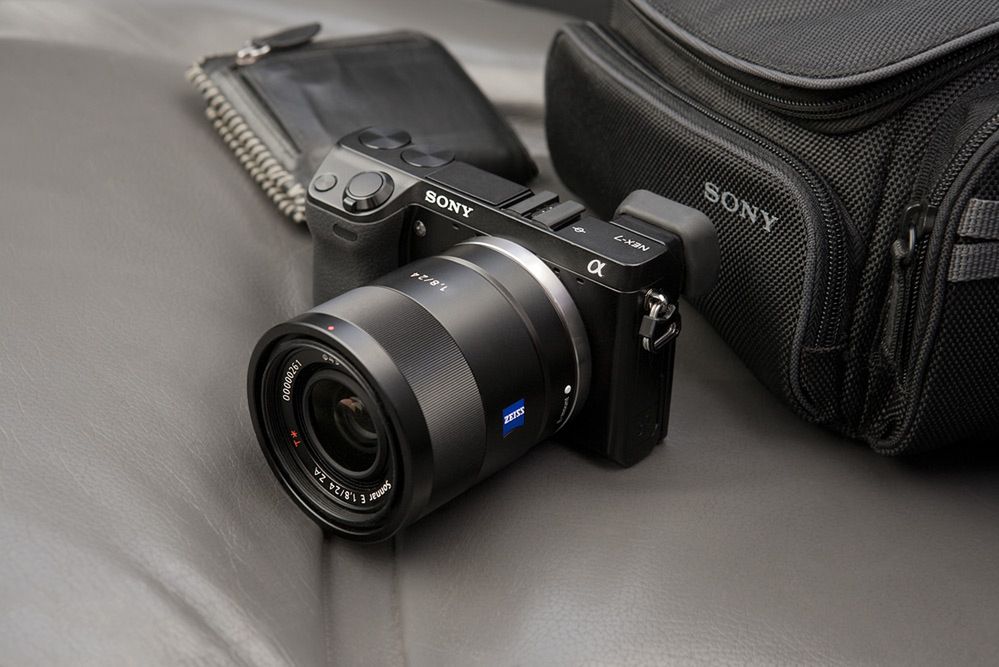 Czy nowy Sony NEX-7 powalczy z modnym Fuji X100?