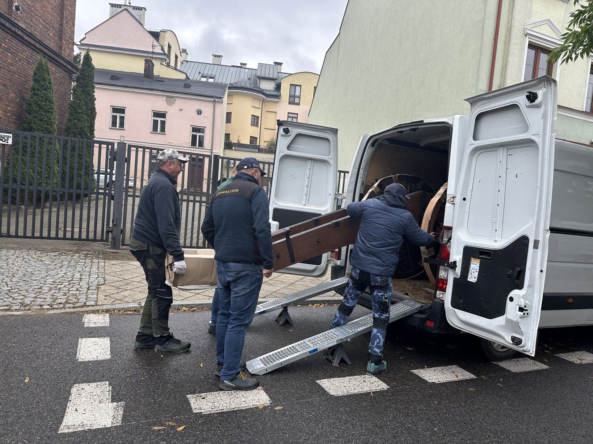 Armaty po rocznych pracach renowacyjnych wróciły na swoje miejsce.