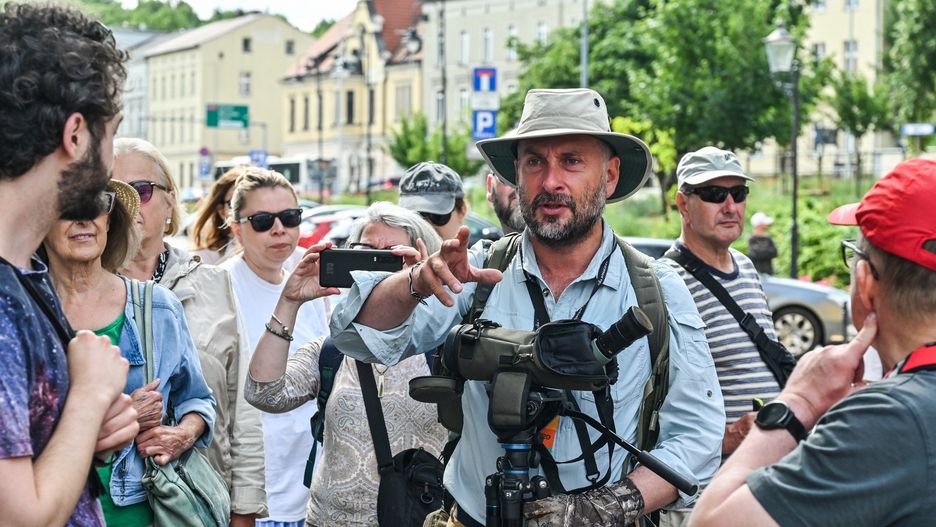 Adam Wajrak zabrał gości festiwalu na spacer po Bydgoszczy.  
