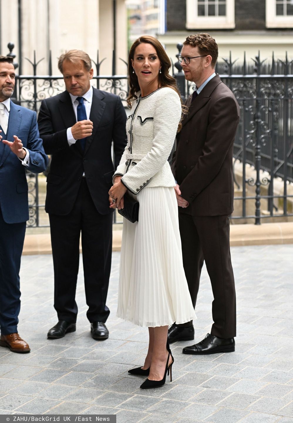 Ksi??na Walii na otwarciu galerii National PortraitBGUK_2668487 - London, UNITED KINGDOM  - The Princess of Wales reopens The National Portrait Gallery in London following an extensive, three-year refurbishment programme.

The Princess will meet with Jamie Fobert, Project Architect, and award- winning artist Tracey Emin, who was commissioned to create an artwork for the Gallery?s new doors, incorporating 45 carved brass panels, representing ?every woman, throughout time?.

Pictured: Catherine - Kate Middleton - Princess of Wales

BACKGRID UK 20 JUNE 2023 

UK: +44 208 344 2007 / uksales@backgrid.com

USA: +1 310 798 9111 / usasales@backgrid.com

*UK Clients - Pictures Containing Children
Please Pixelate Face Prior To Publication*ZAHU