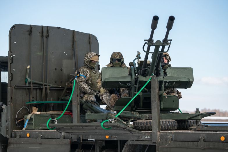 -, Ukraina, 07.02.2023. Jednostka obrony powietrznej Sił Zbrojnych Ukrainy, zwana łowcami dronów, na pozycji w pobliżu północnej granicy kraju, 7 bm. Trwa inwazja Rosji na Ukrainę. (mr) PAP/Vladyslav Musiienko