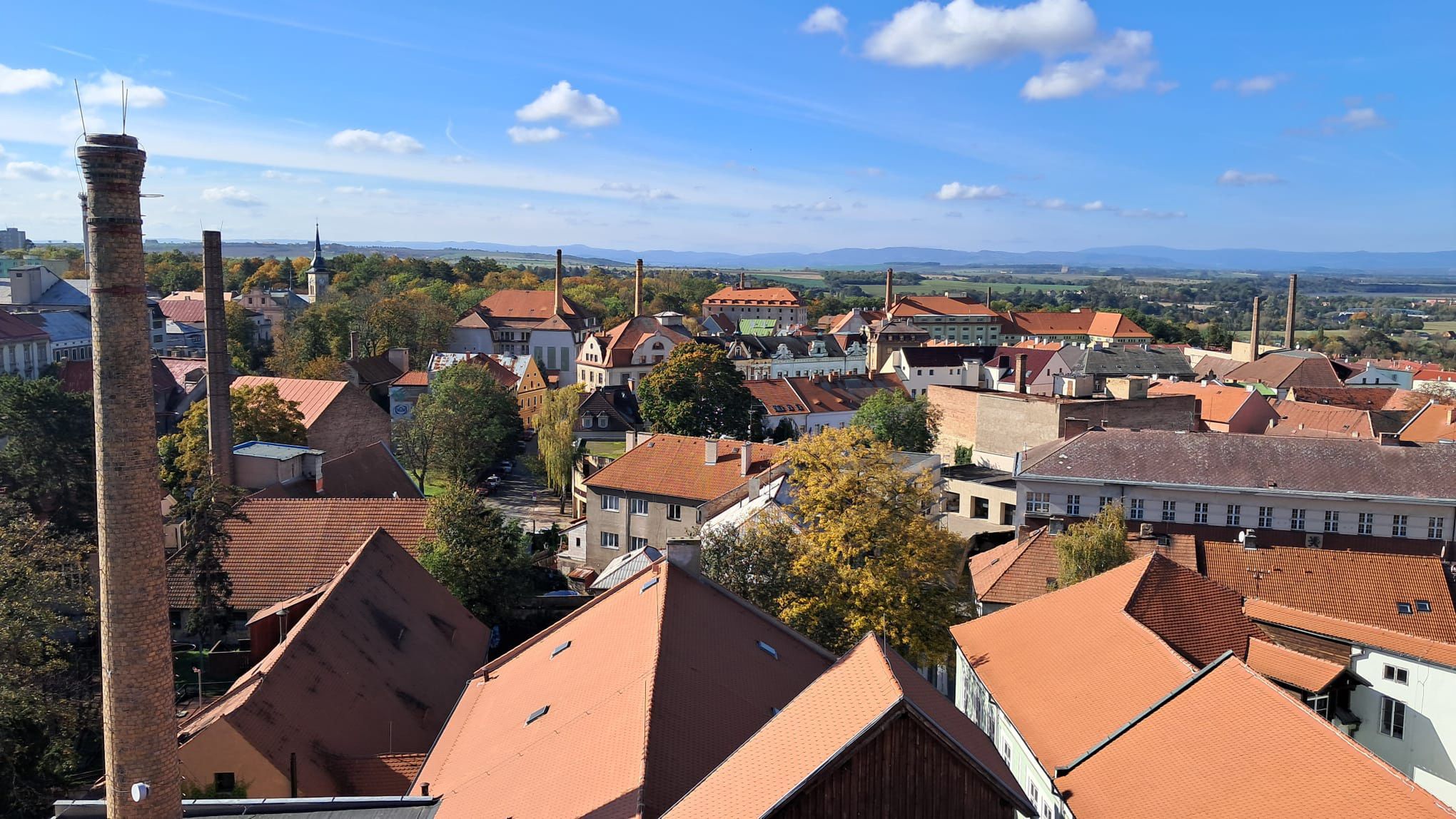Charakterystyczne kominy, którymi usiana jest panorama Žatca