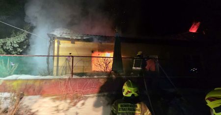 Pożar domu w Czerwińsku nad Wisłą. Kobieta po wypadku straciła dach nad głową!