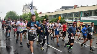 Bieg Fiata 2026 w strugach deszczu. Półtora tysiąca uczestników rywalizowało na ulicach Bielska-Białej. Szukajcie się na zdjęciach z trasy